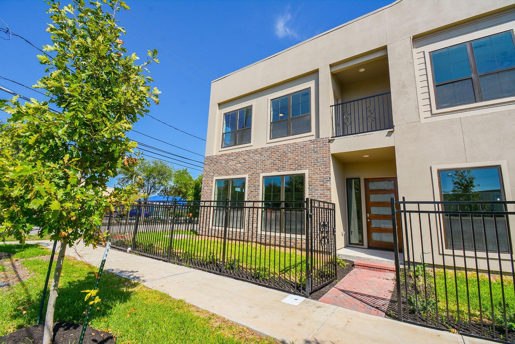 Property Photo:  147 S 66 Street  TX 77011 