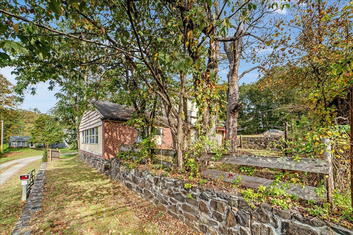 Property Photo:  432 Furnace Dock Road  NY 10567 