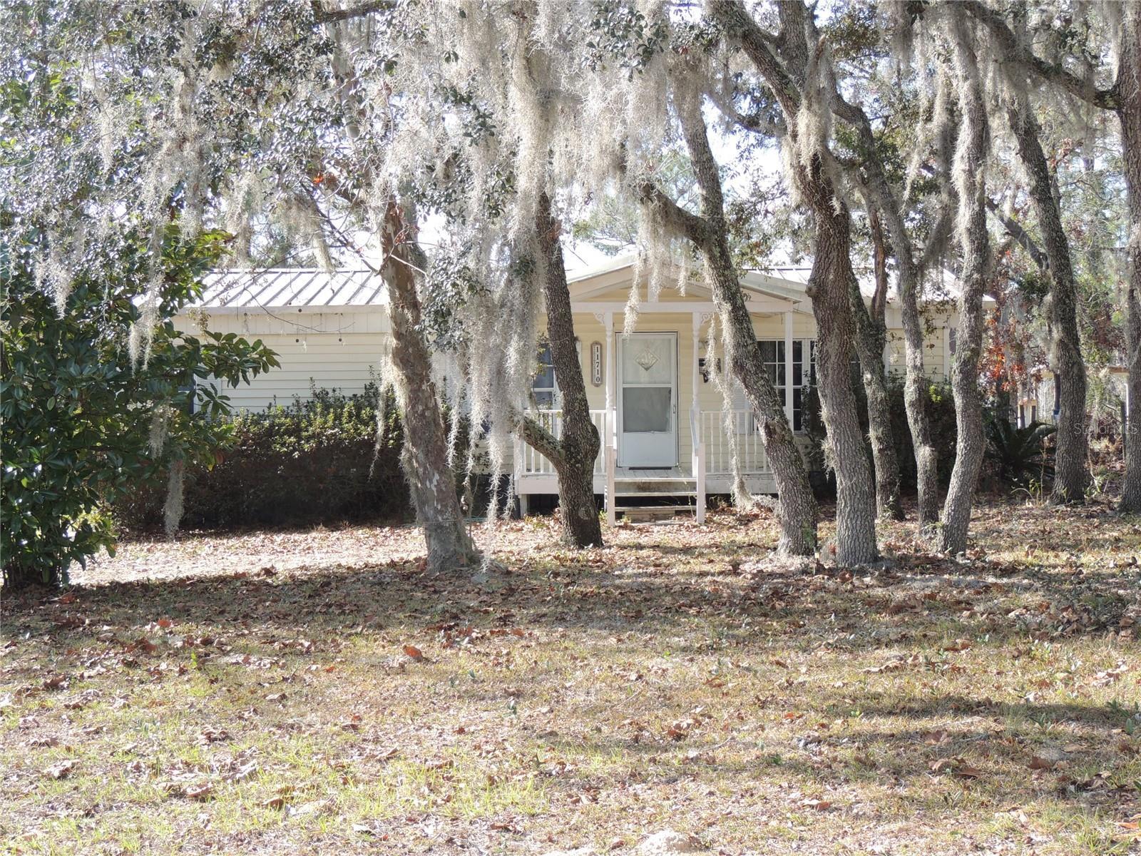 Property Photo: 11710 NE 105th Avenue FL 32618