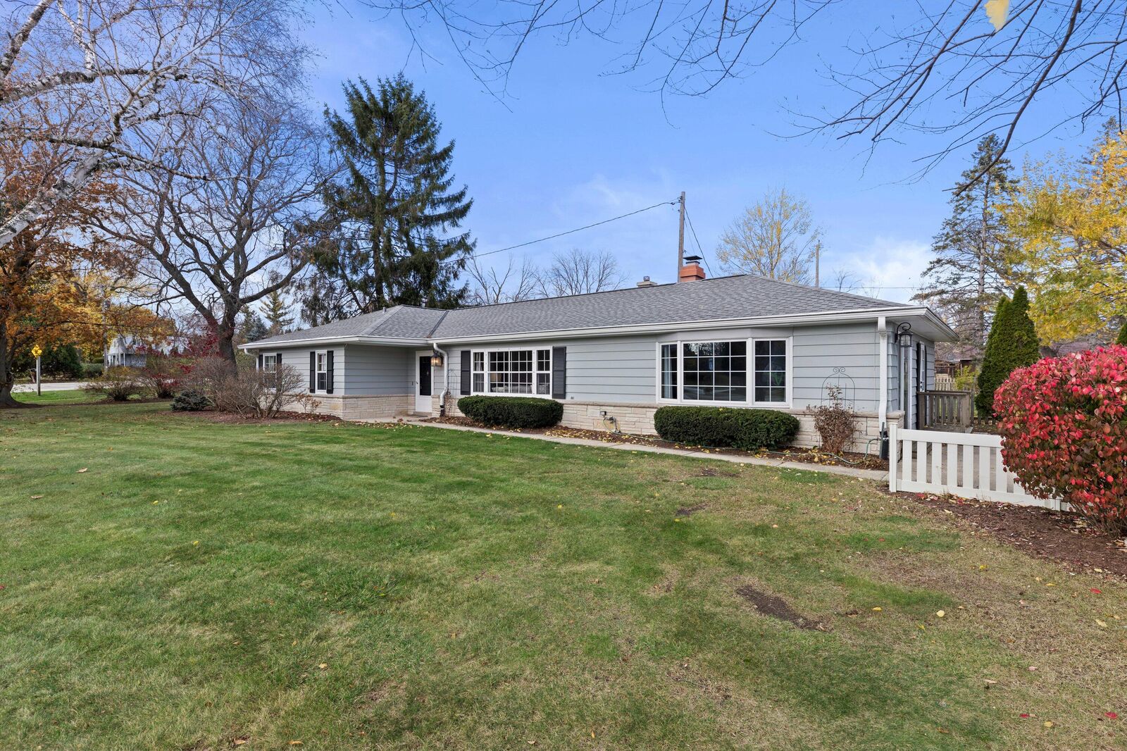 Property Photo: 2218 W Fairlane Ave WI 53209