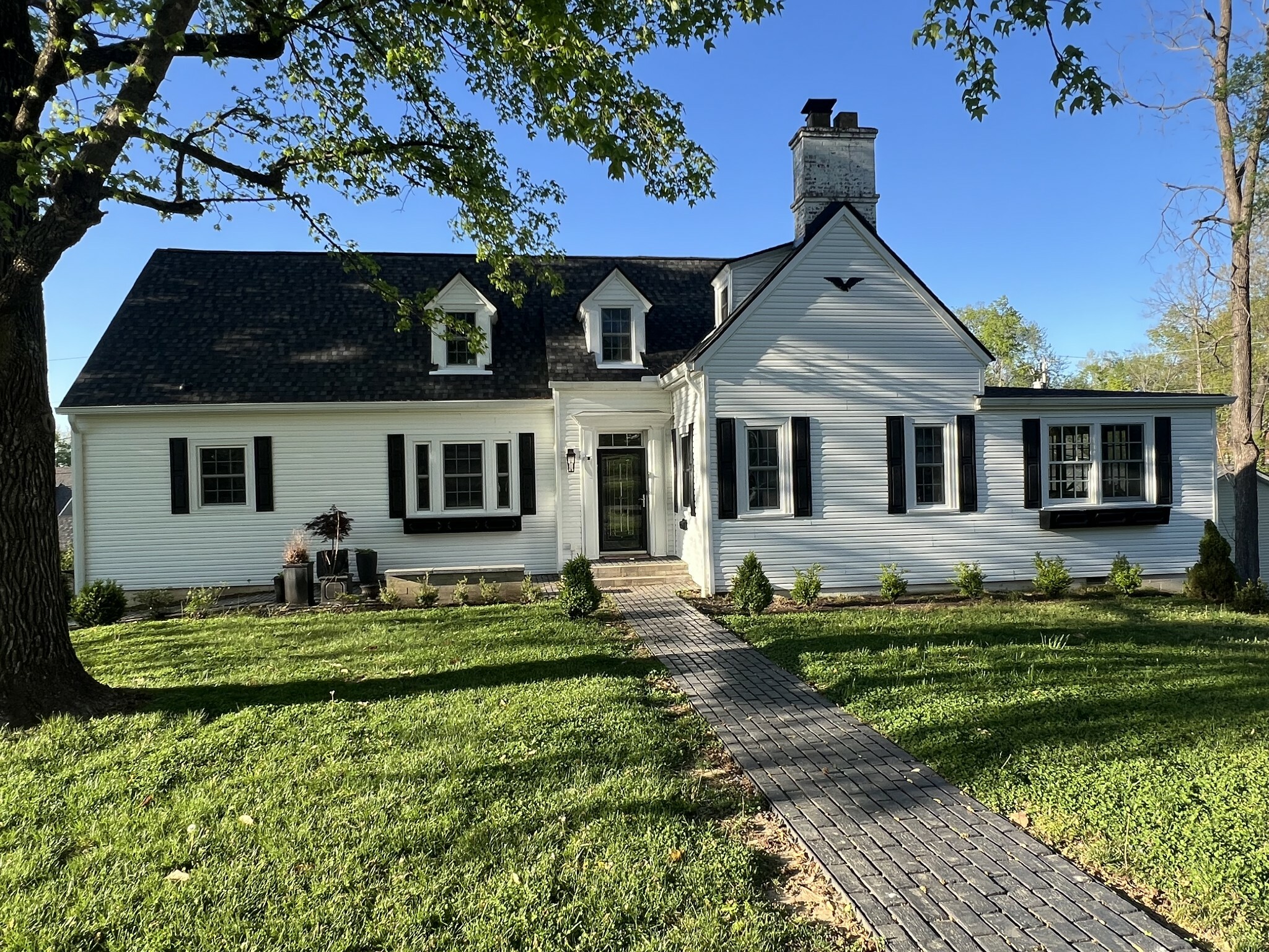 Property Photo: 178 E Glenwood Dr TN 37040
