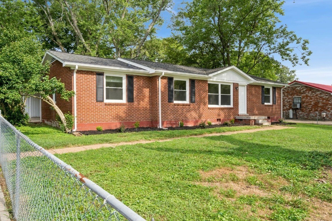 Property Photo:  19 Hillsboro Rd  TN 37042 