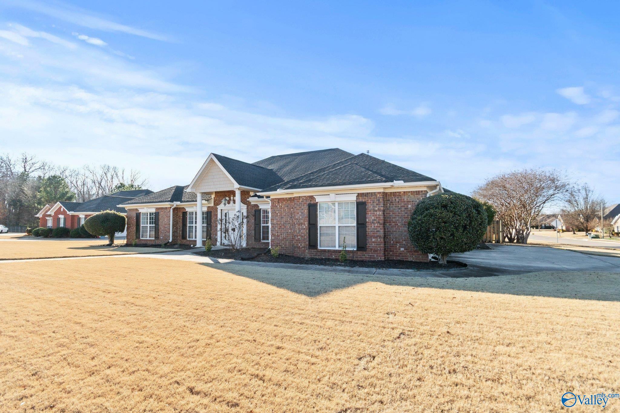 Property Photo:  110 Monument Lane  AL 35758 