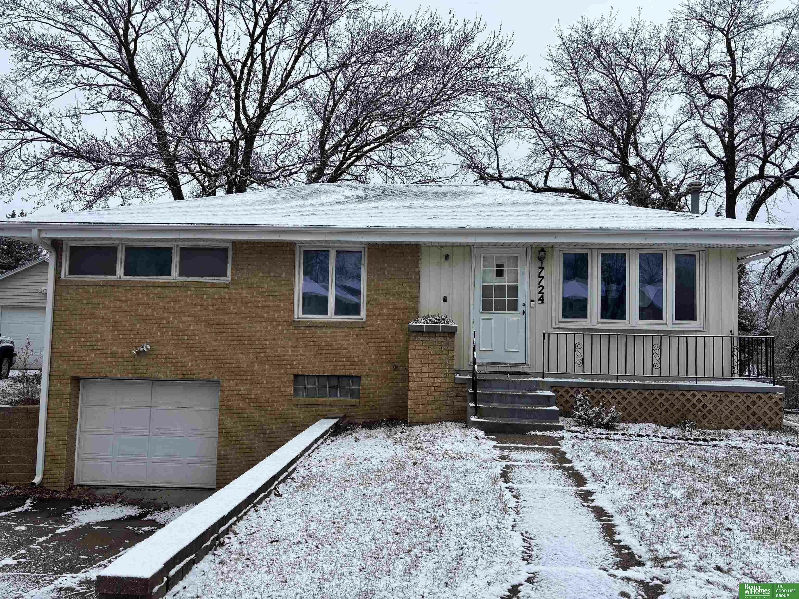 Property Photo: 7724 Davis Circle NE 68134