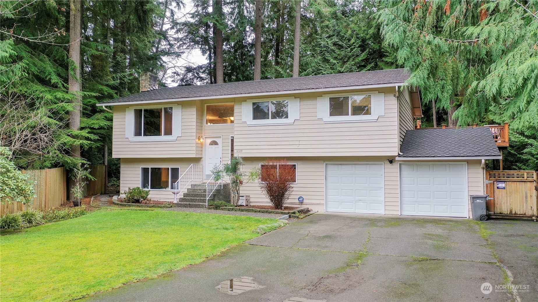 Property Photo:  14329  64th Avenue W  WA 98026 