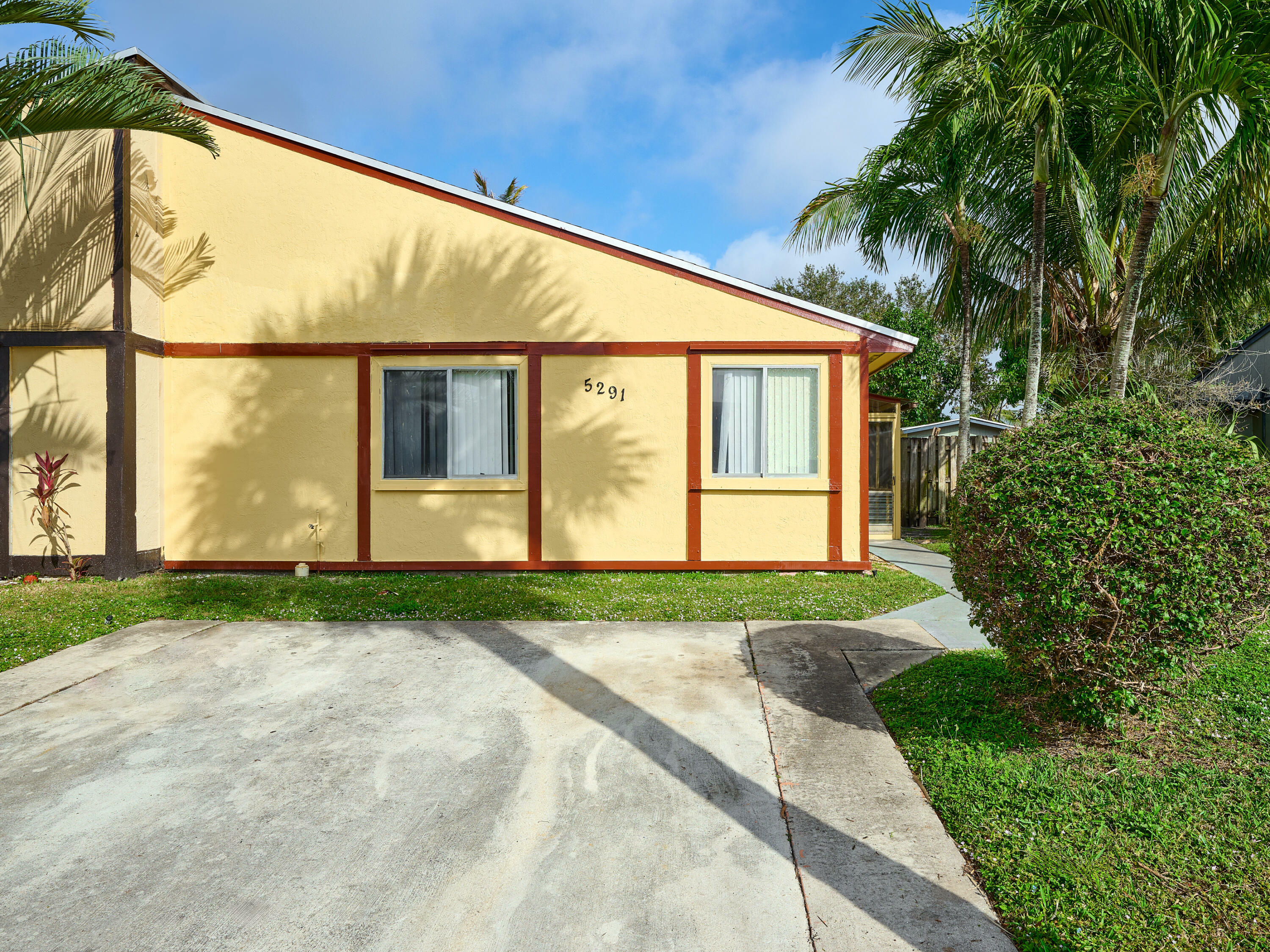 Property Photo:  5291 NW 6th Court  FL 33445 