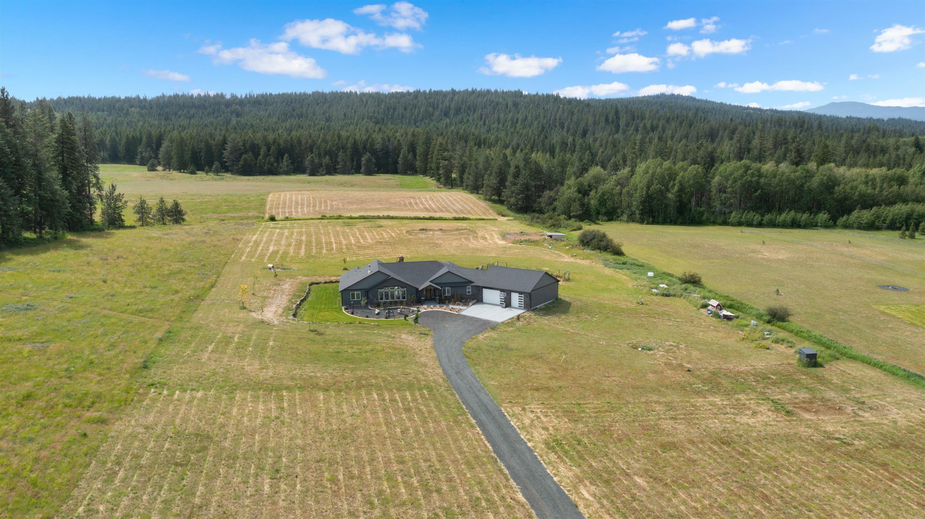 Property Photo:  32611 N Elk Chattaroy Rd  WA 99003 