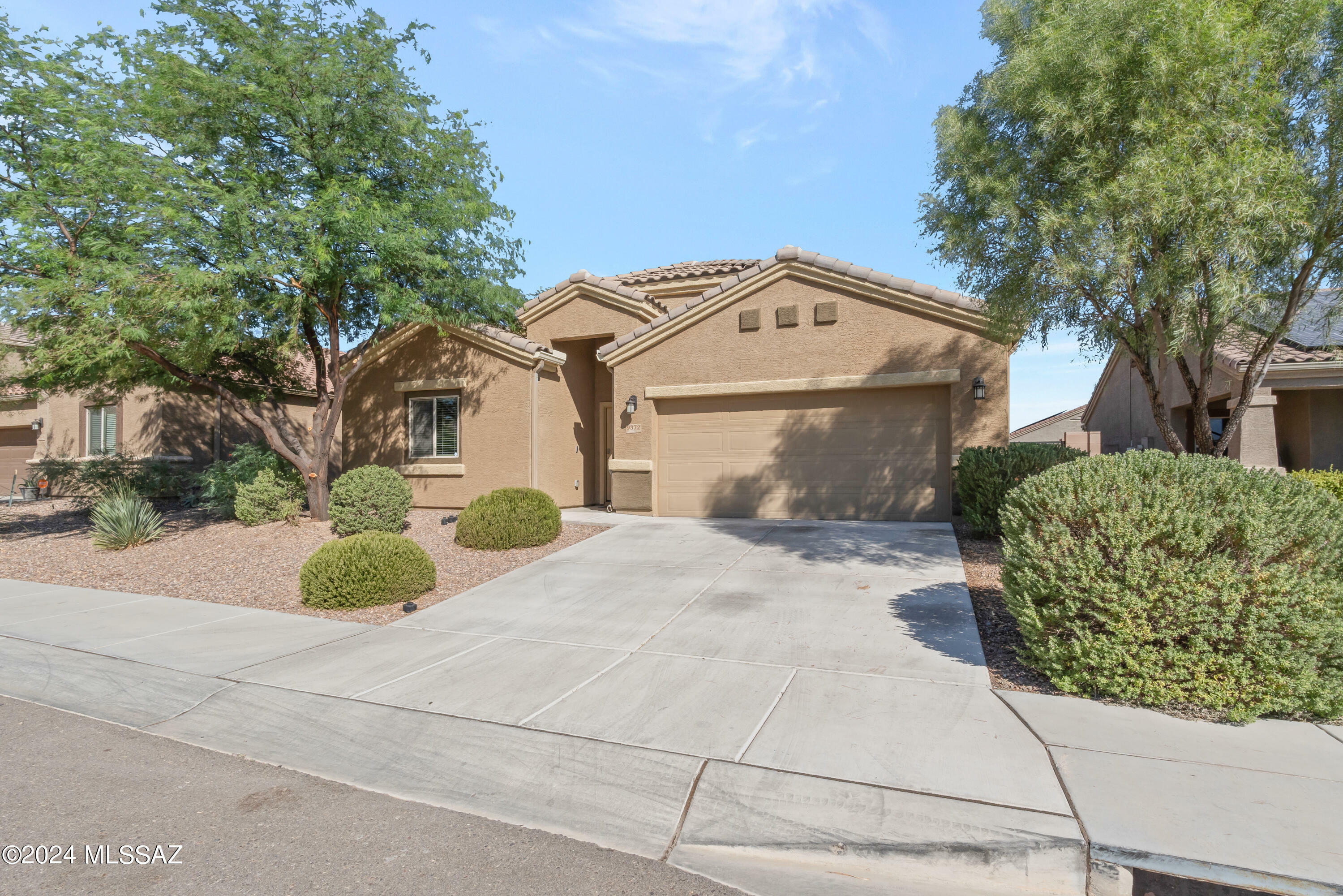 Property Photo:  9372 W Gambel Oak Lane  AZ 85653 