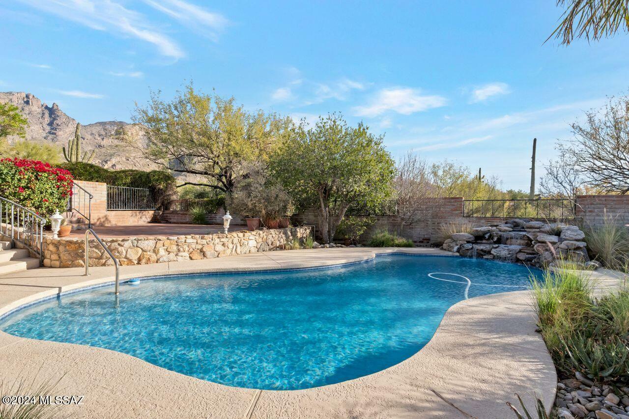 Property Photo:  6750 N Longfellow Drive  AZ 85718 