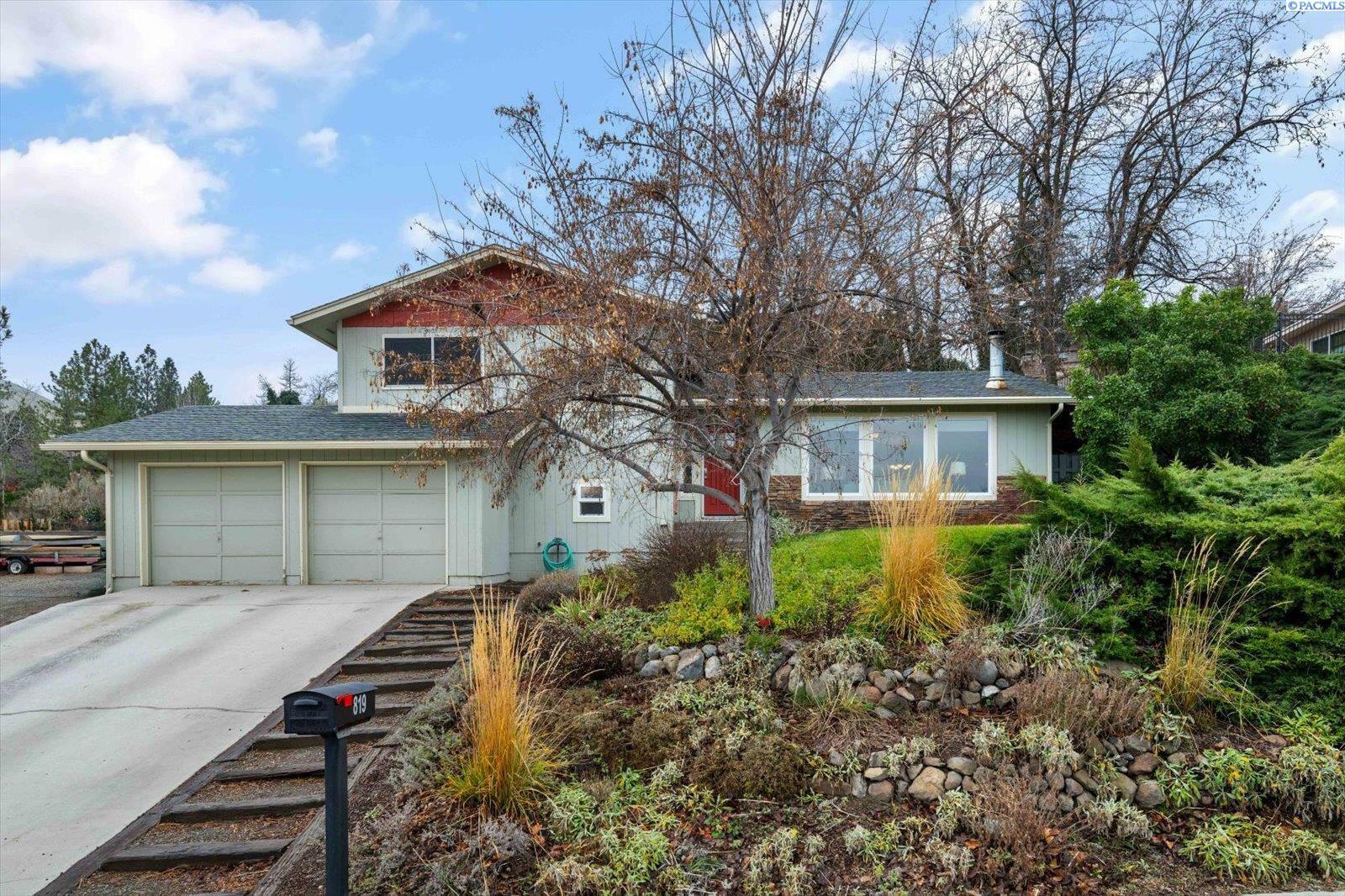 Property Photo:  819 Roza Vista Drive  WA 99350 