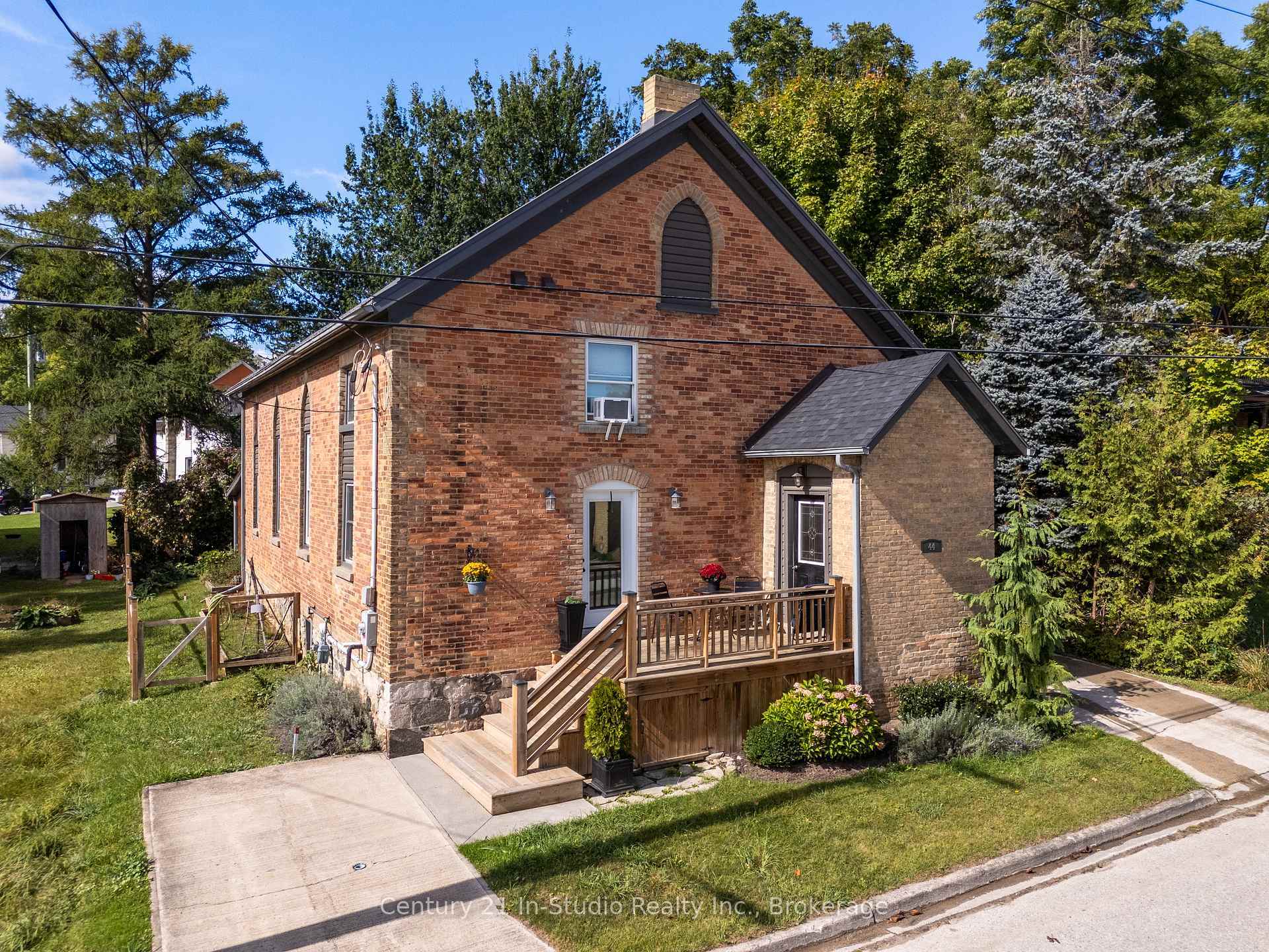 Property Photo: 44 2nd Avenue ON N0G 1L0