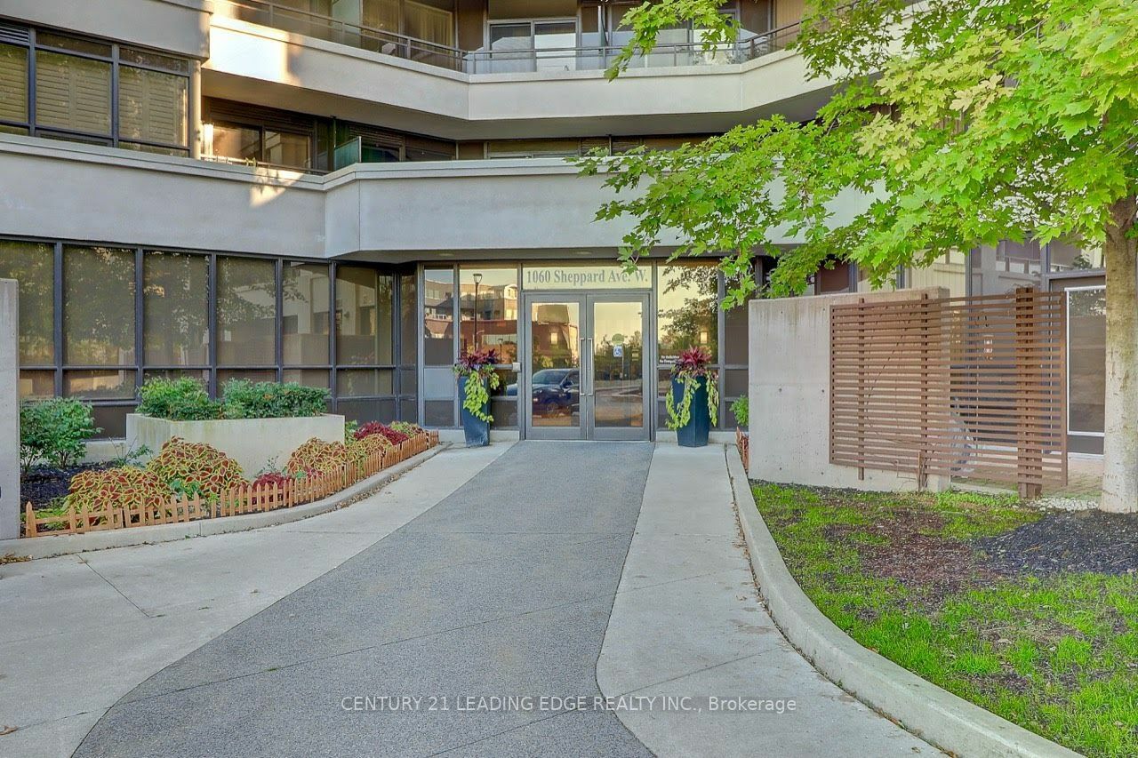 Property Photo:  1060 Sheppard Ave W Ph15  ON M3J 0G7 