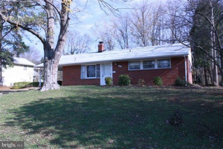 Property Photo:  5207 Queensberry Avenue  VA 22151 
