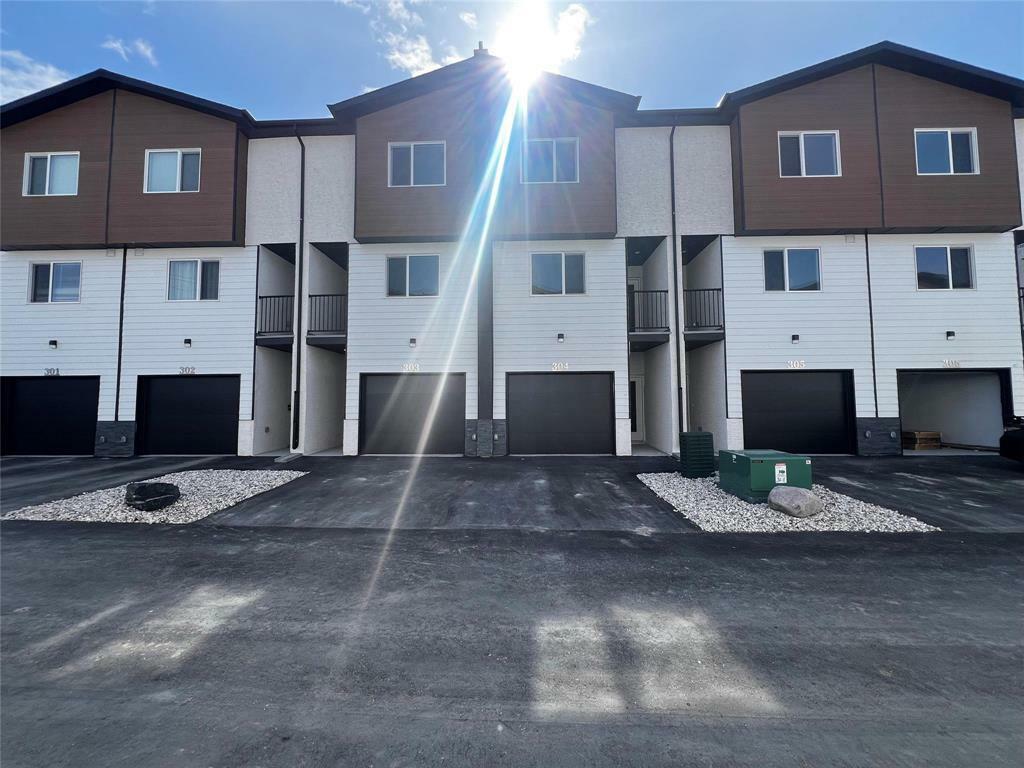 Property Photo: 591 Washington Avenue MB R2K 1M1