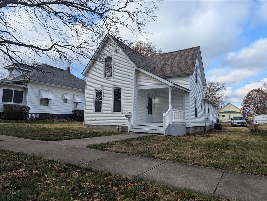 Property Photo:  612 Lafayette Avenue  IL 61938 