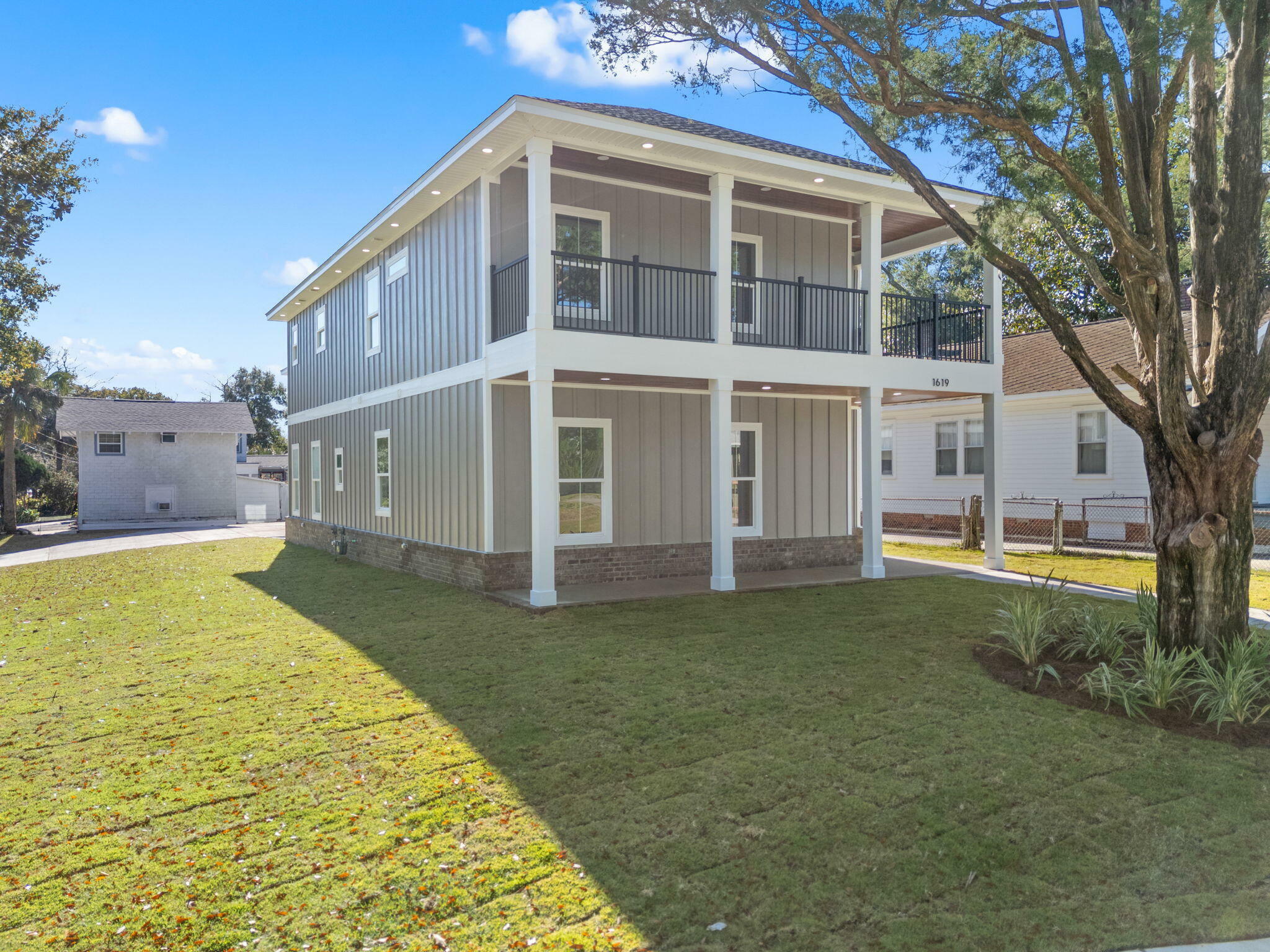 Property Photo: 1619 E De Soto Street FL 32501