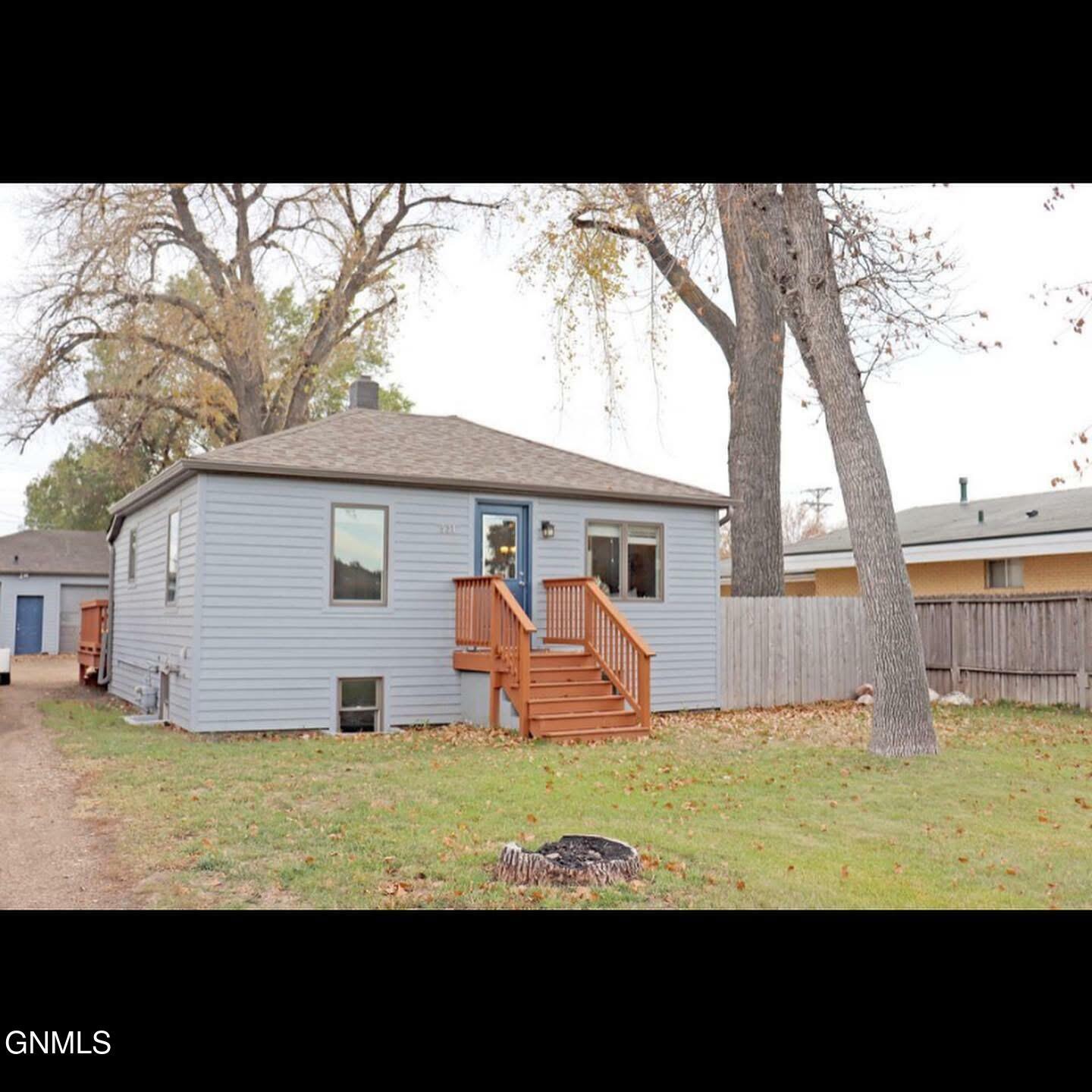 Property Photo:  531 Bowen Avenue  ND 58504 