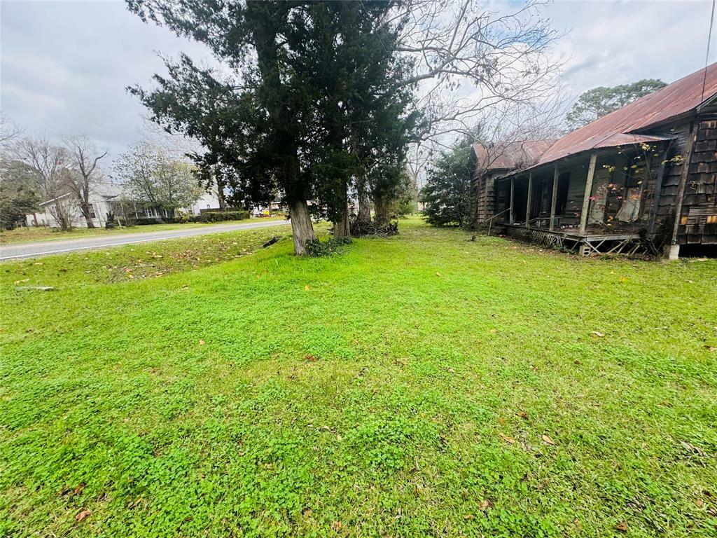 Property Photo:  401 S Fm 356  TX 77360 