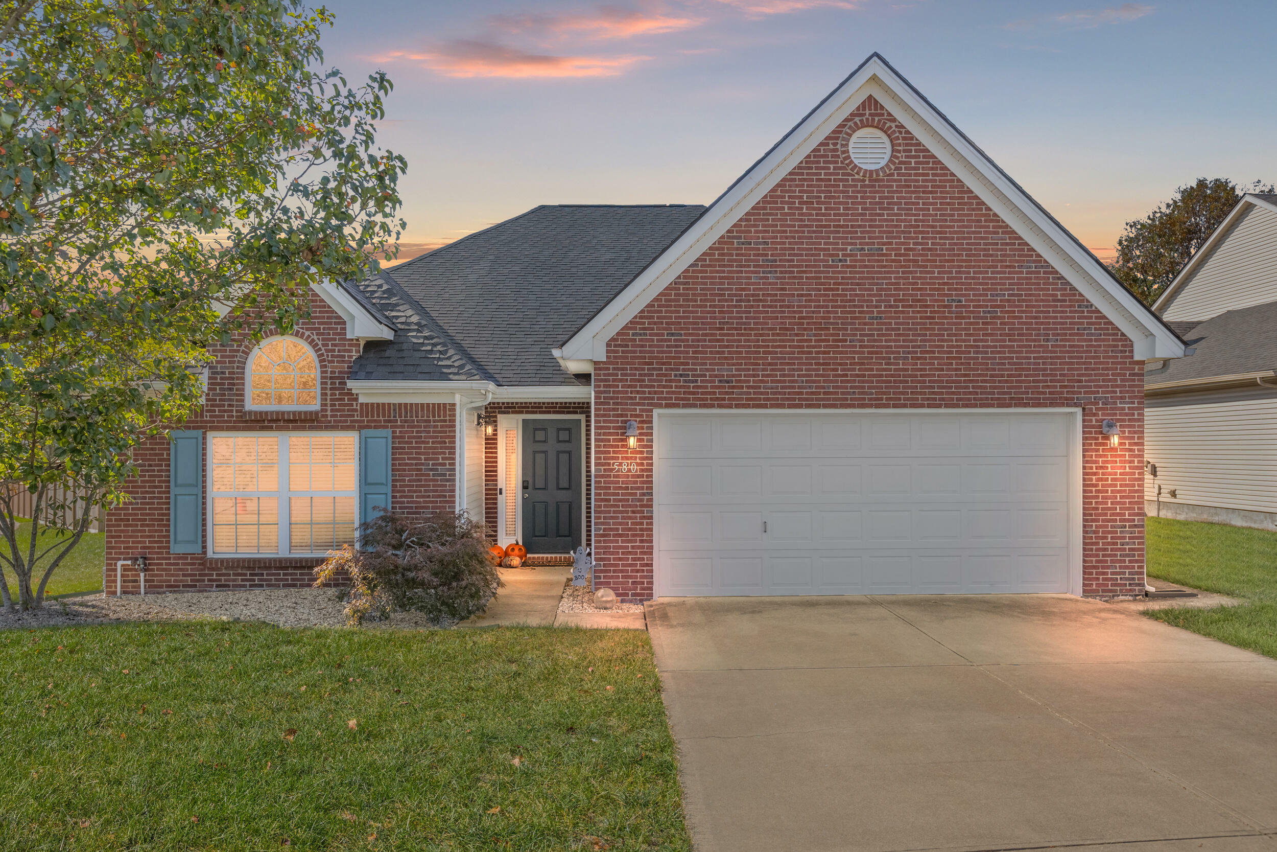 Property Photo: 580 Thames Circle KY 40356