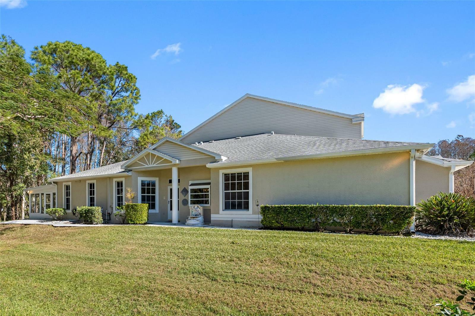 Property Photo: 3203 Audubon Court FL 34688