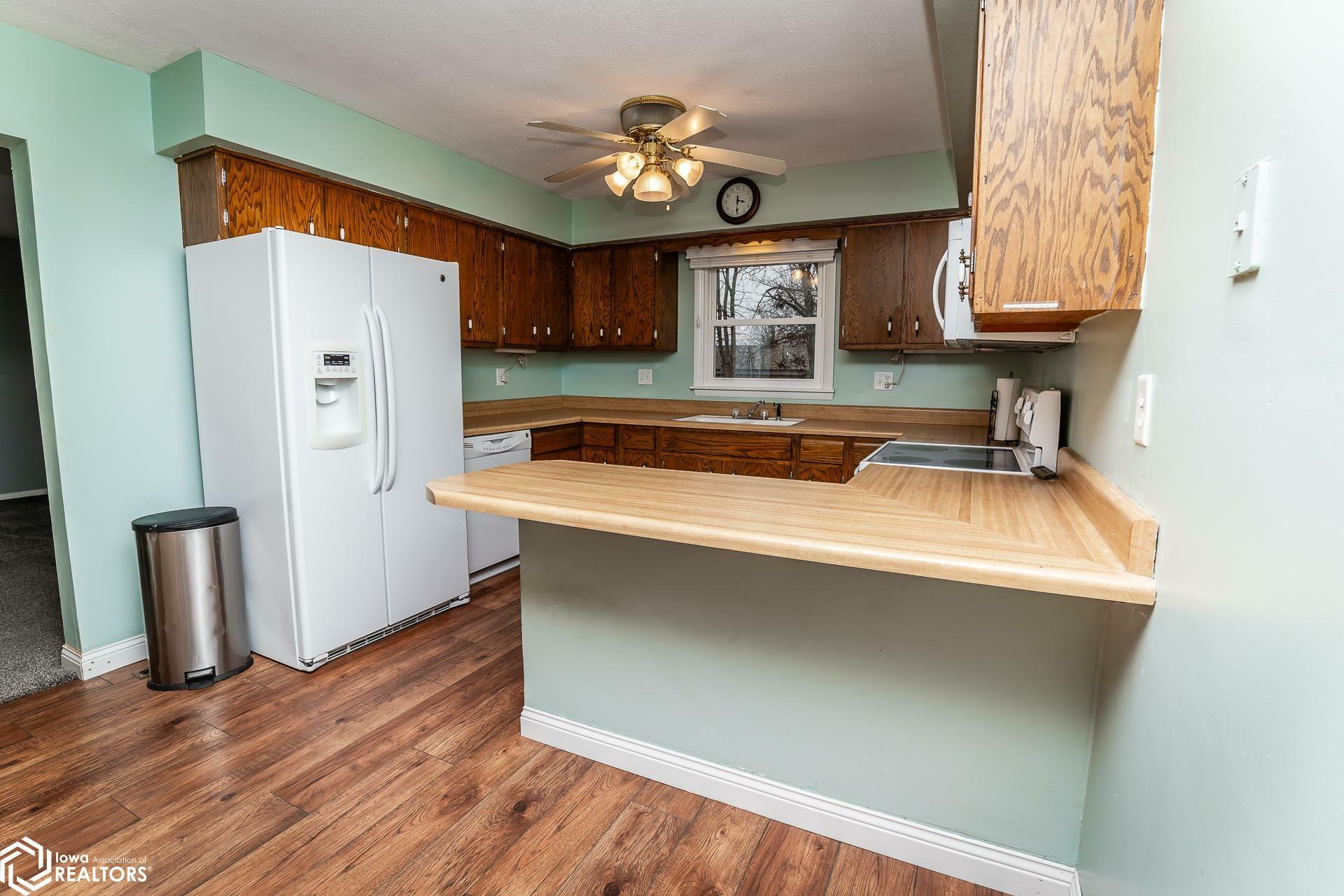 Property Photo:  1407 S 2nd Street  IA 50158 