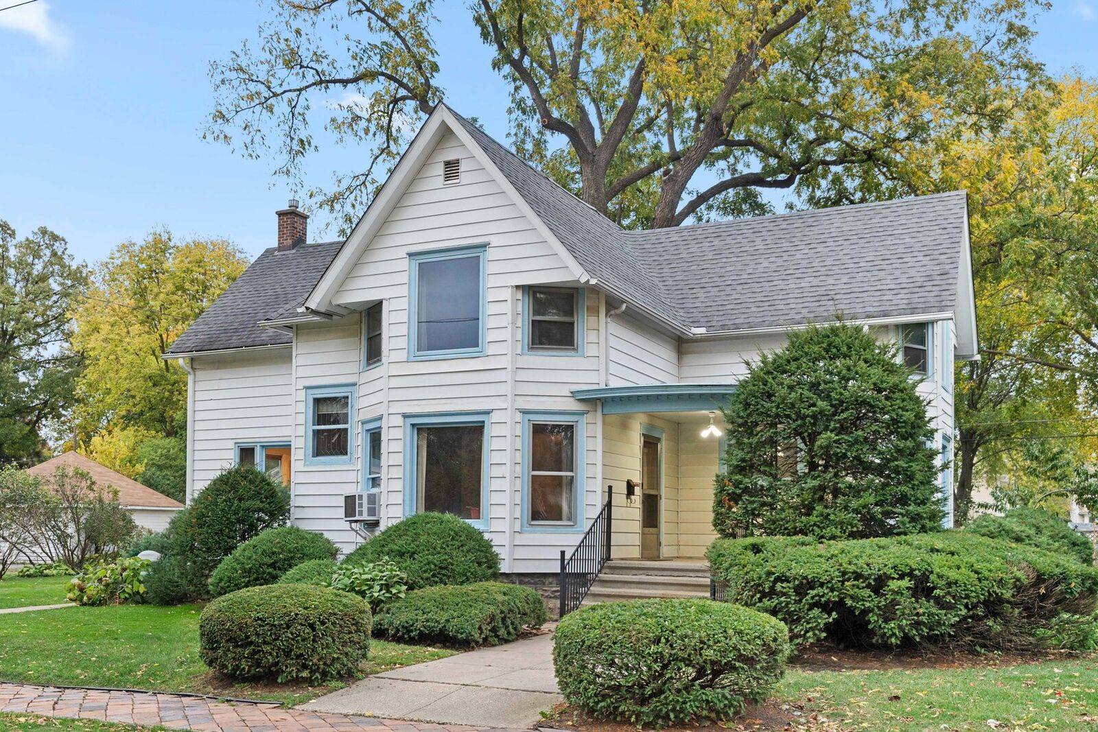 Property Photo:  612 N 5th Street  IL 60115 