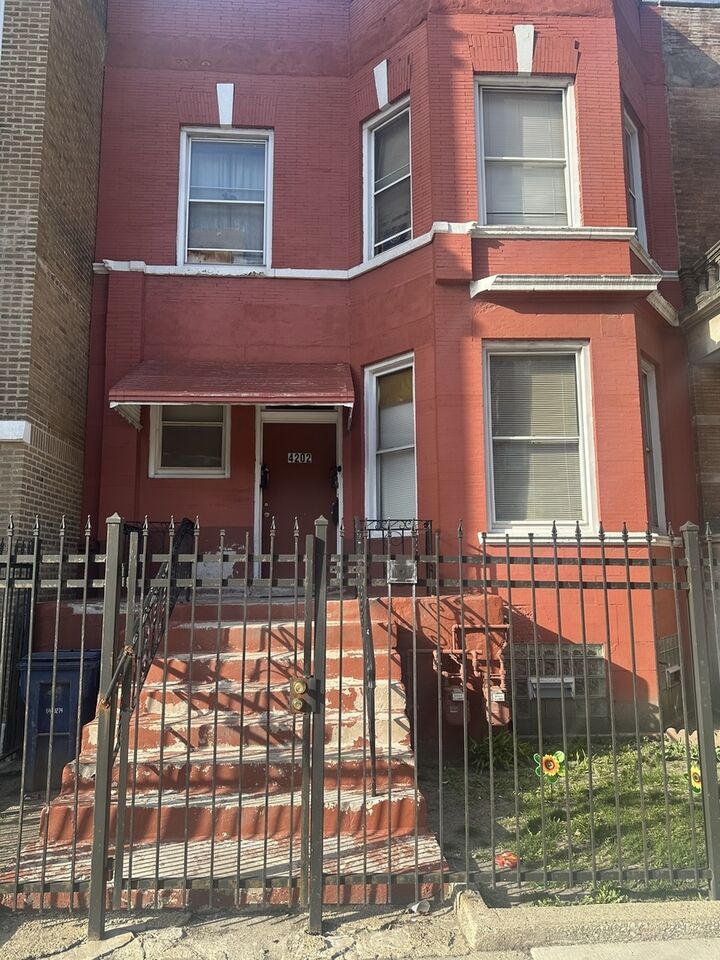 Property Photo:  4202 W Jackson Boulevard  IL 60624 