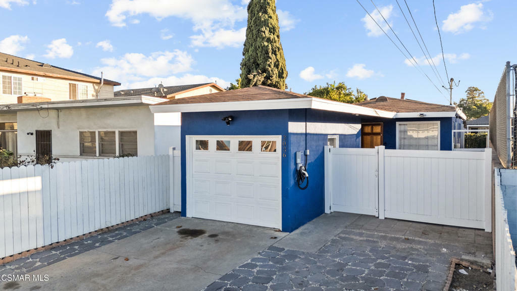 Property Photo:  2036 E Poppy Street  CA 90805 