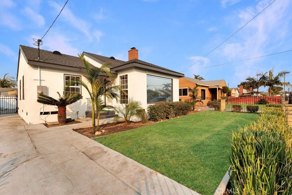 Property Photo:  923 W Poplar Street  CA 90220 