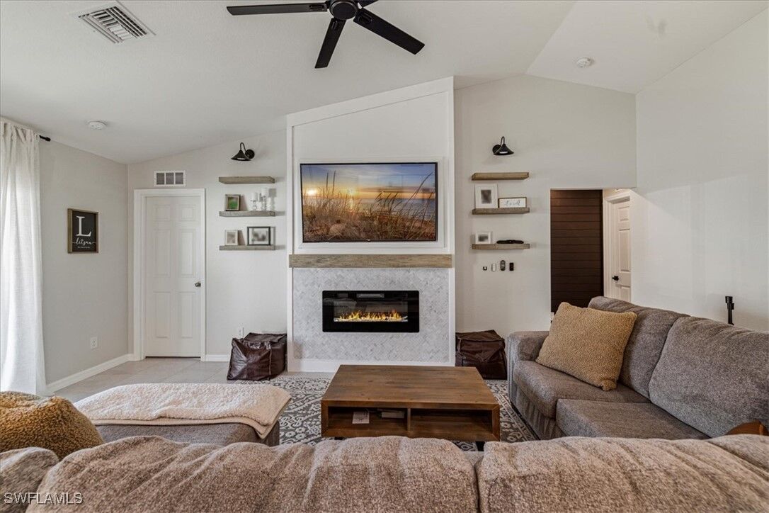 Property Photo:  3401 NE 13th Place  FL 33909 