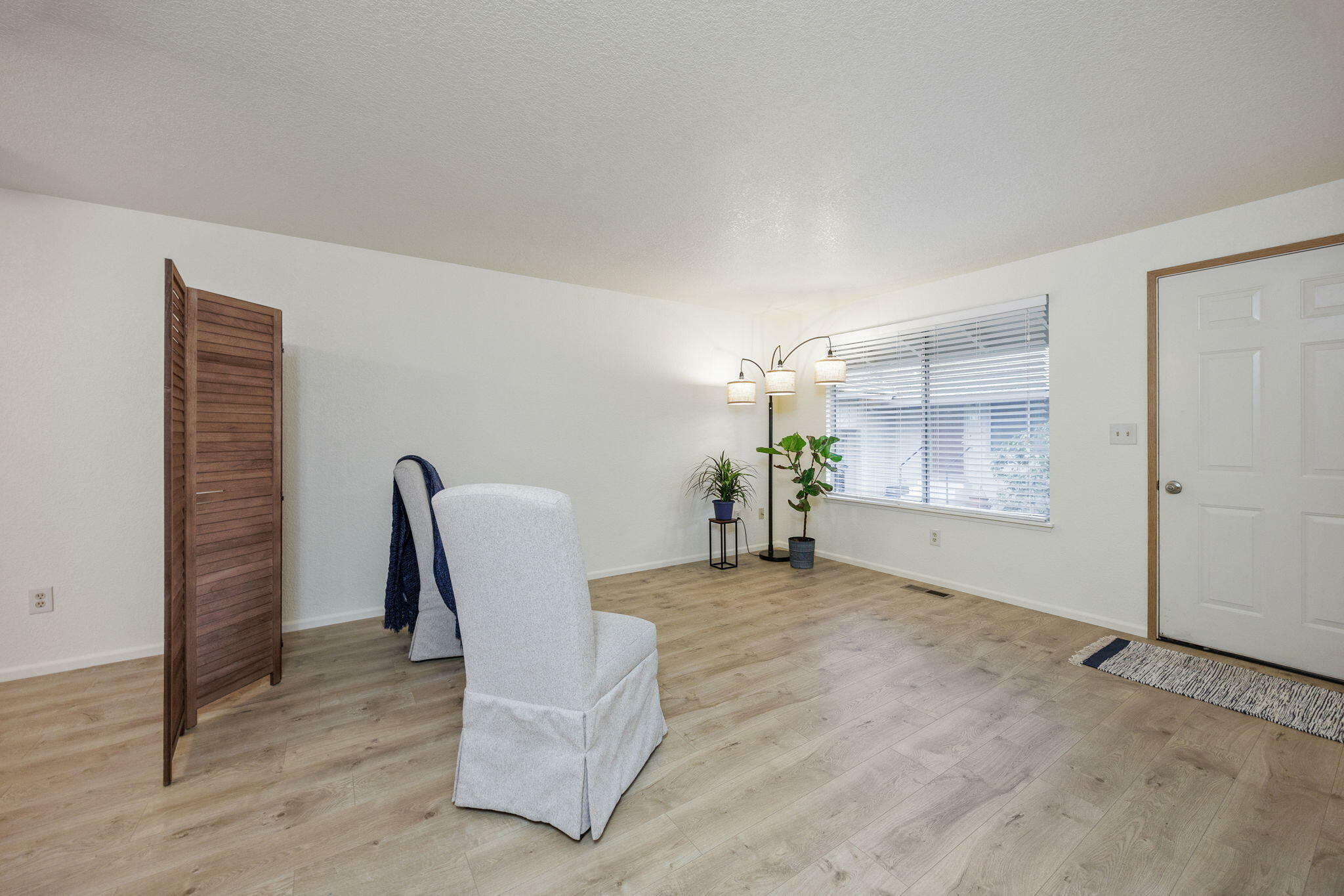 Property Photo:  300 Shafer Lane J2  OR 97530 