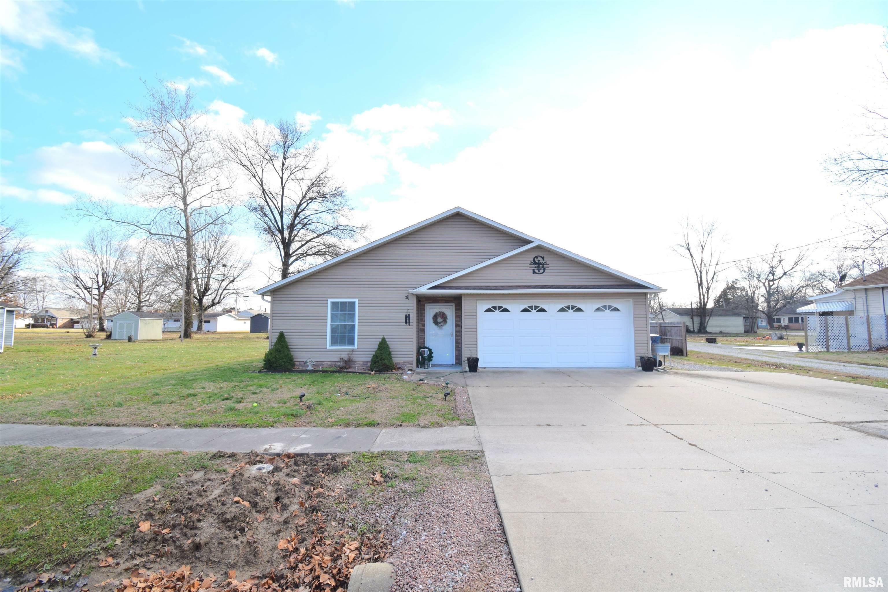 Property Photo:  311 W North Street  IL 62884 