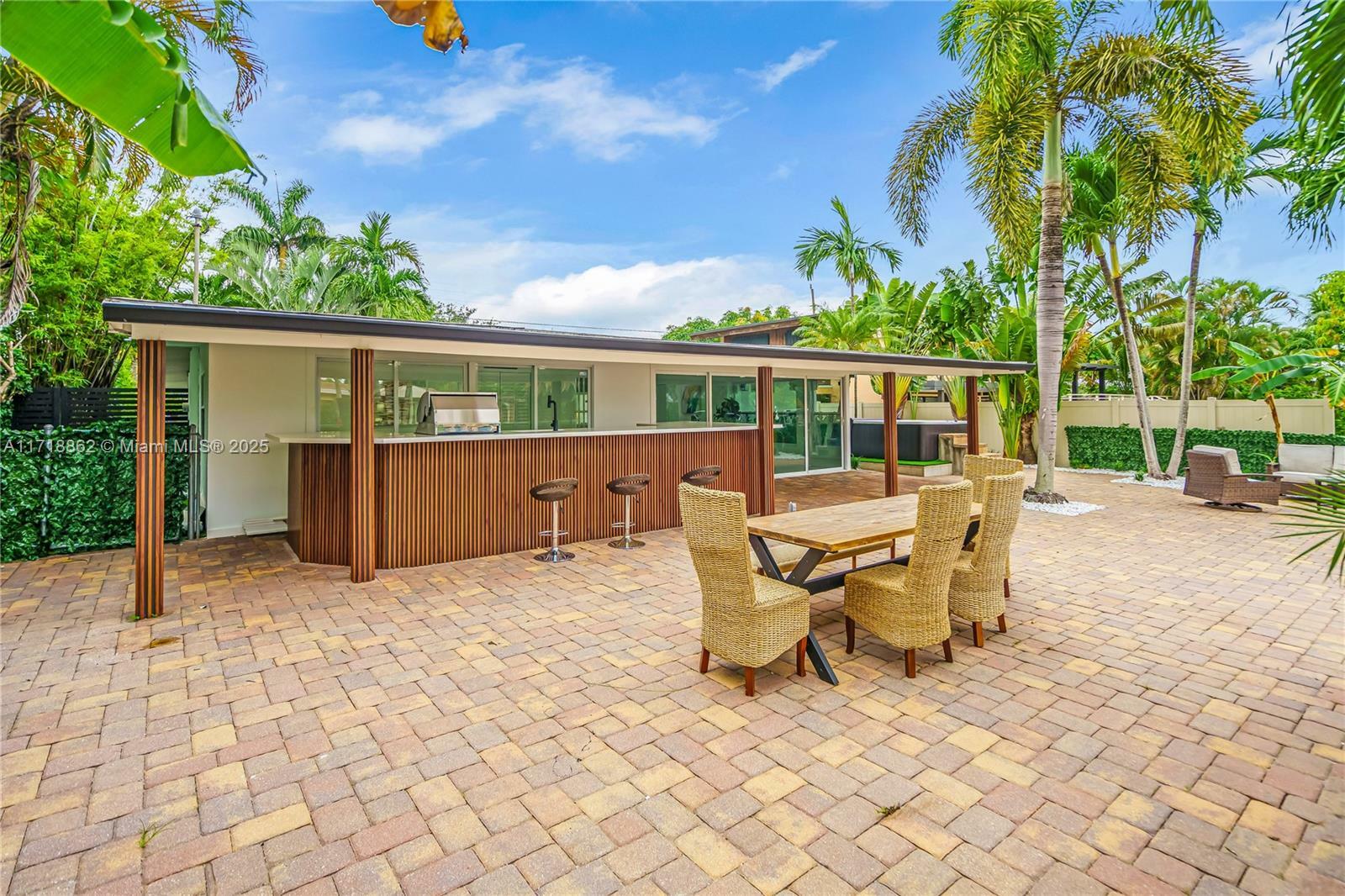 Property Photo:  2524 Sugarloaf Ln  FL 33312 