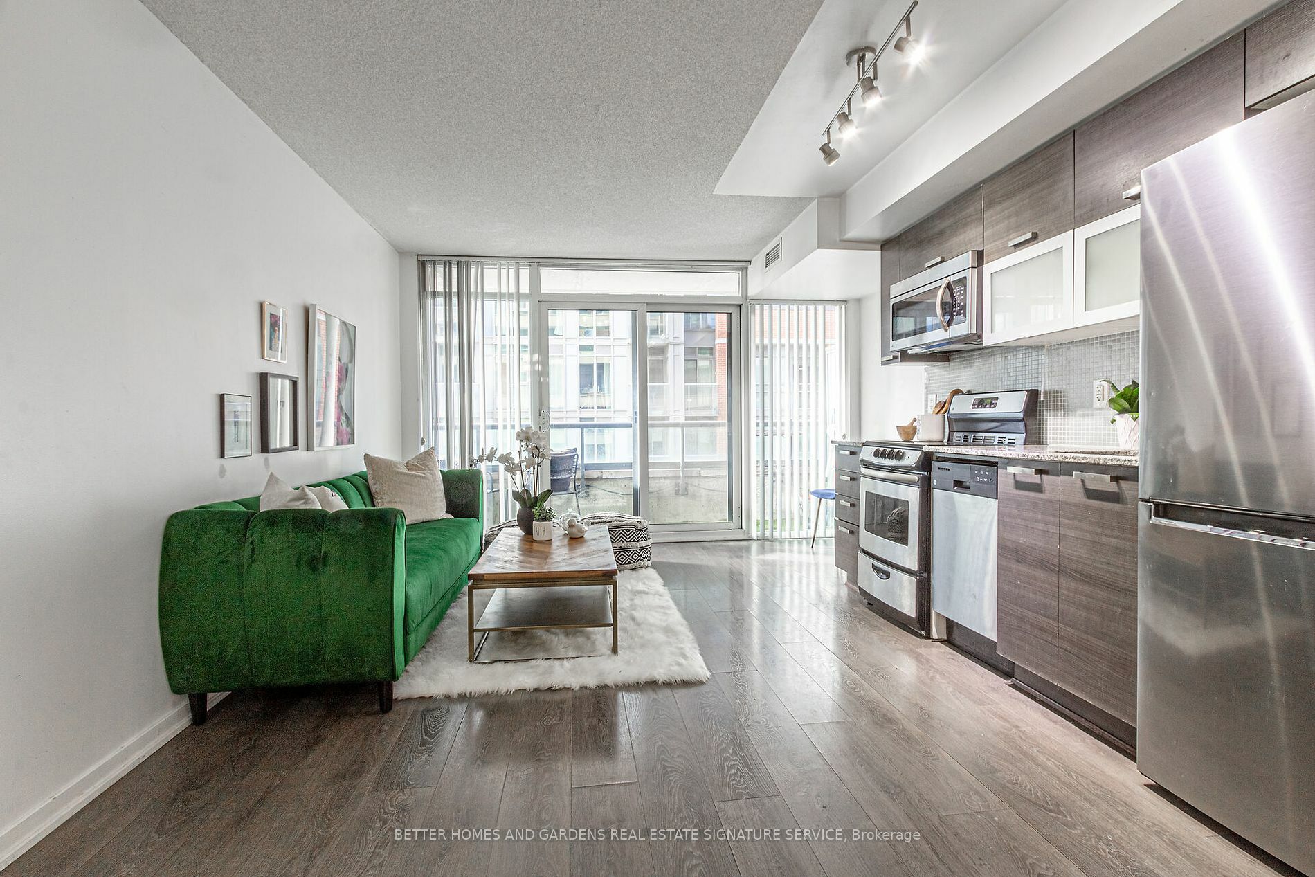 Property Photo:  36 Lisgar St 515  ON M6J 0C7 