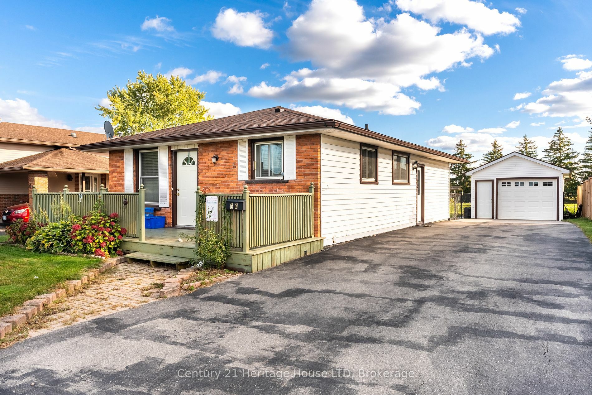 Property Photo:  60 Robert St  ON L3B 5T9 