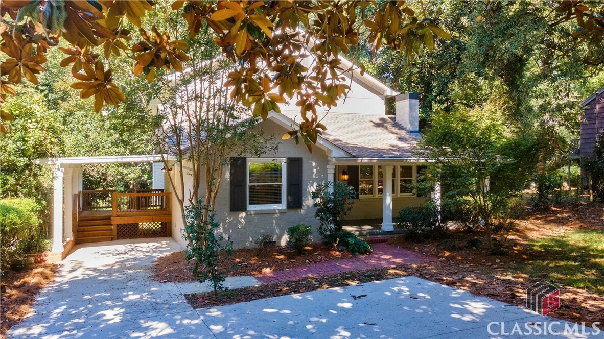 Property Photo:  584 Highland Avenue  GA 30606 