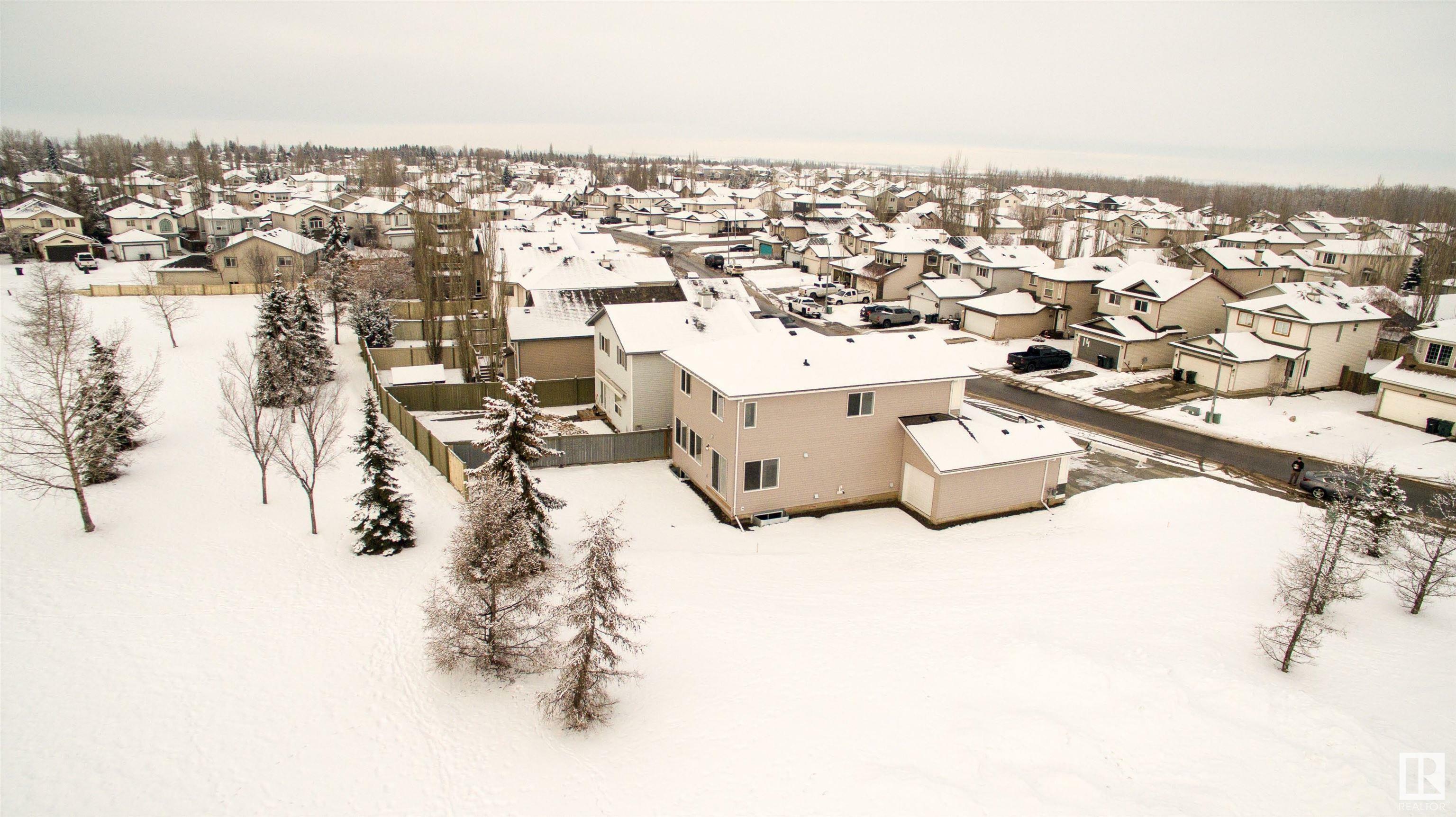 Property Photo:  11 Lawson Boulevard  AB T7X 4P1 