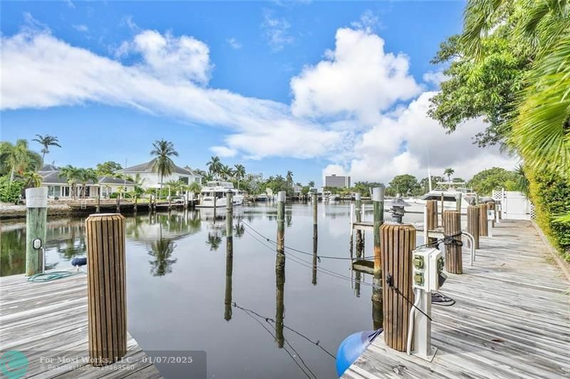 Property Photo:  1318 Bayview Drive  FL 33304 