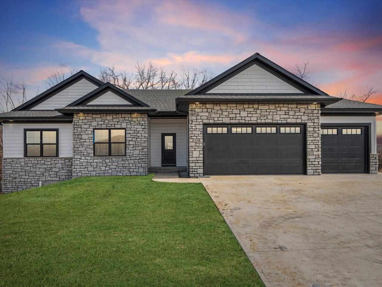 Property Photo: 1133 Kona Cir IA 52241