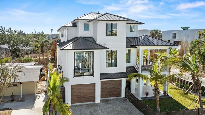 Property Photo: 7007 Point Of Rocks Road FL 34242