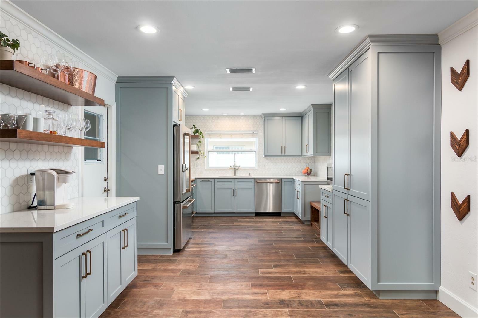 Property Photo: 5321 Dover Street NE FL 33703