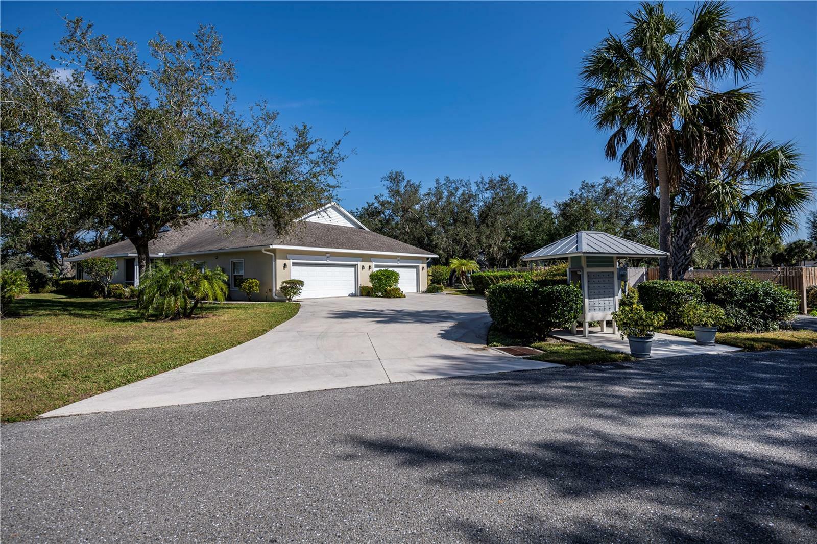 Property Photo:  1013 Live Oak Circle 13  FL 33948 