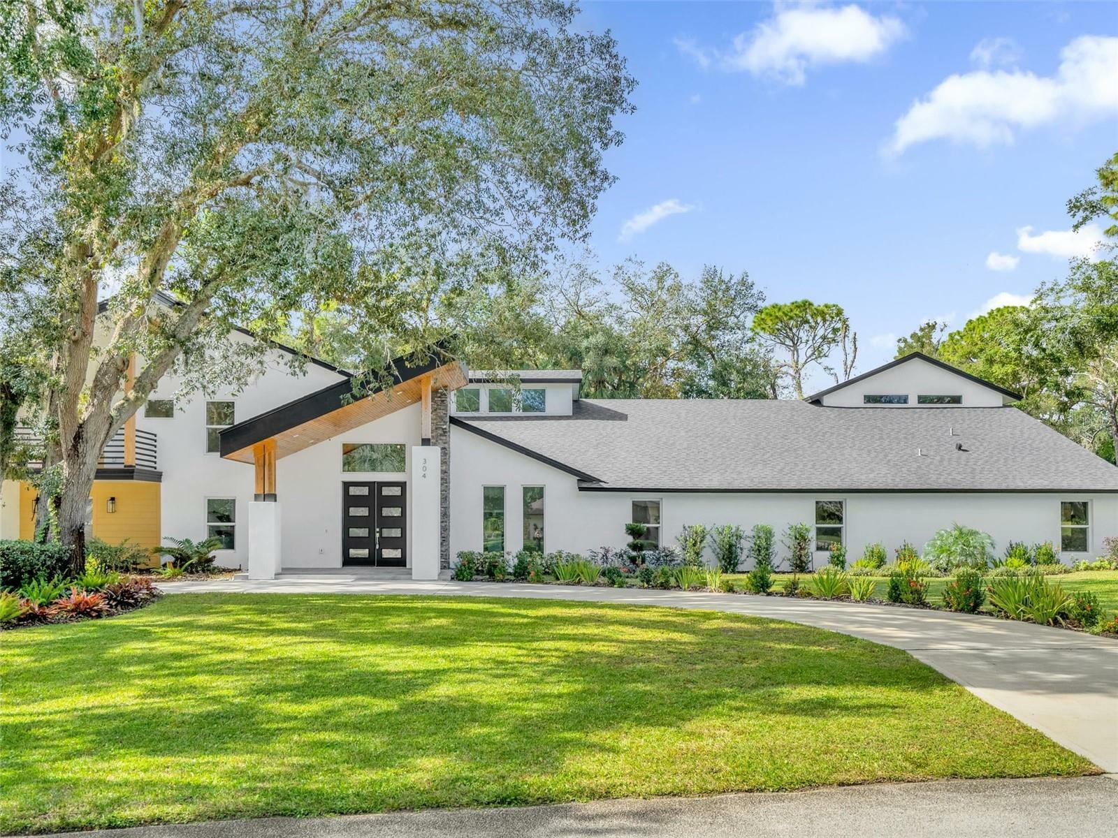 Property Photo:  304 E Greentree Lane  FL 32746 