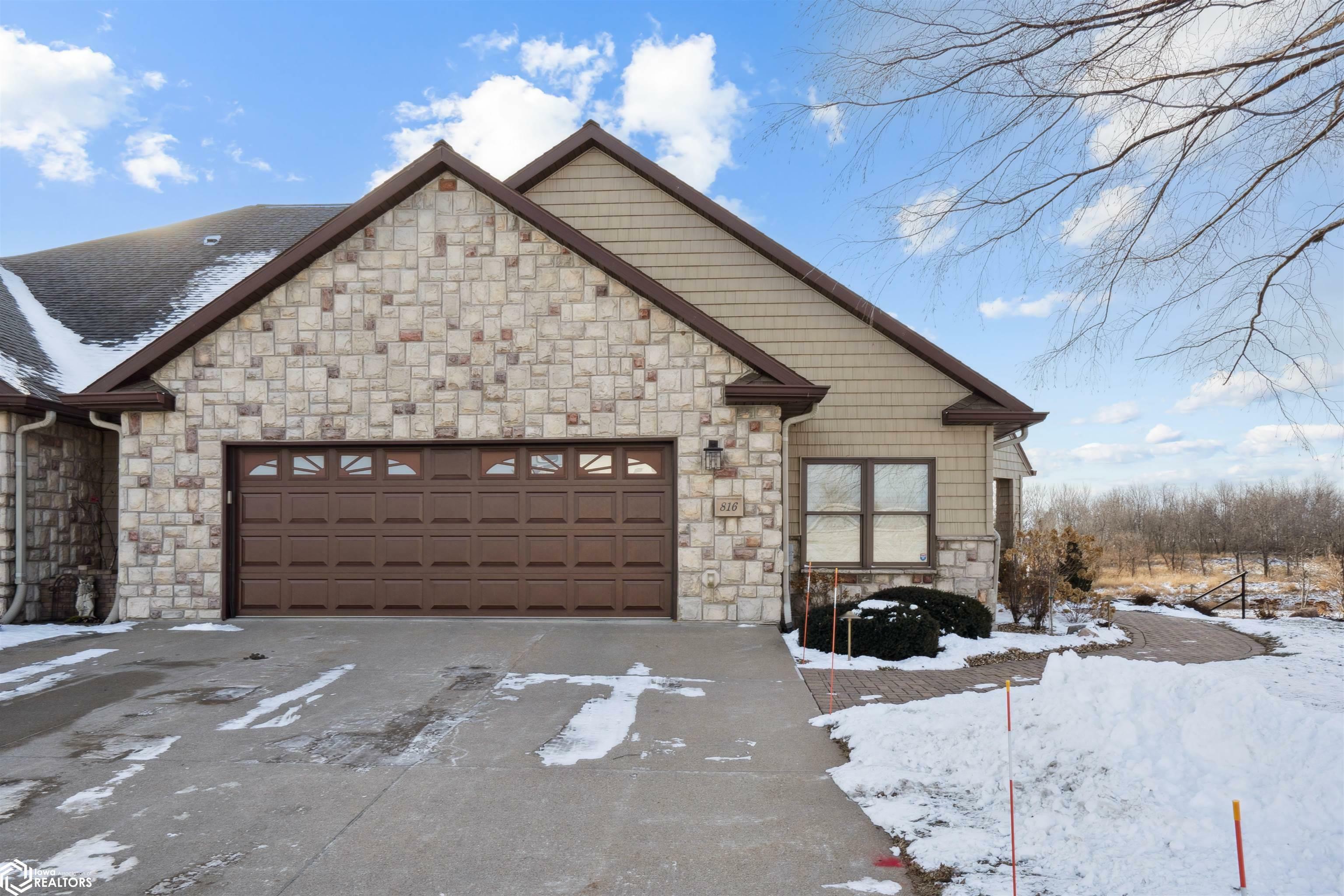 Property Photo:  816 W Merle Hibbs Boulevard  IA 50158 