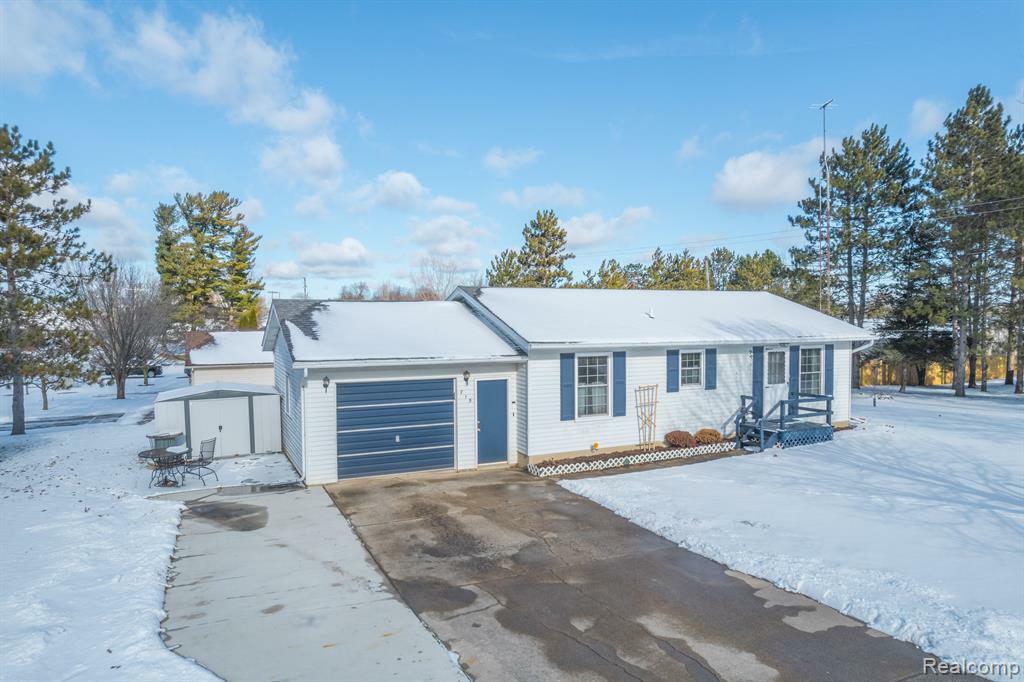 Property Photo: 715 E Turner Street MI 48744 9596