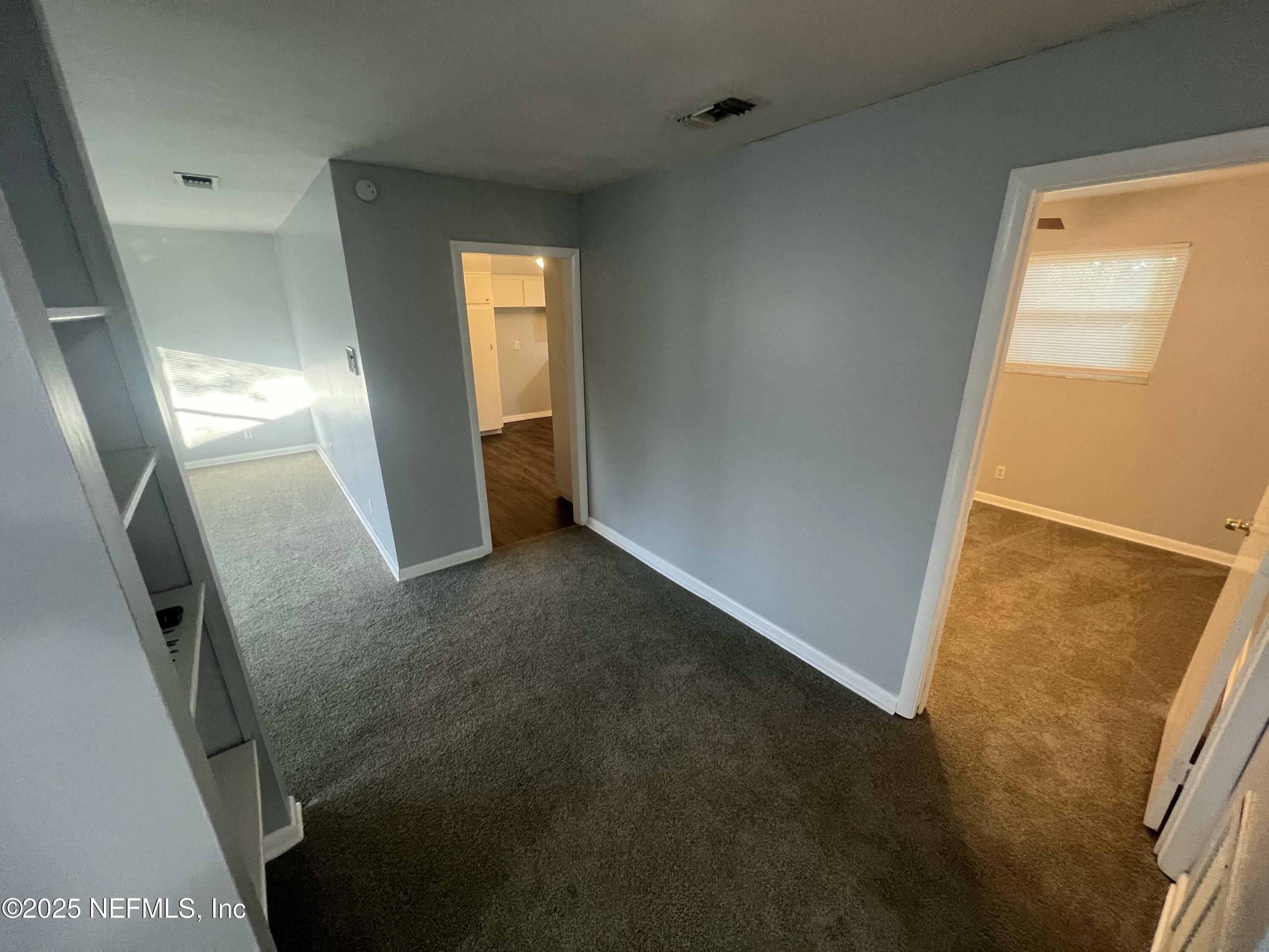 Property Photo: 5511 Playa Way FL 32211