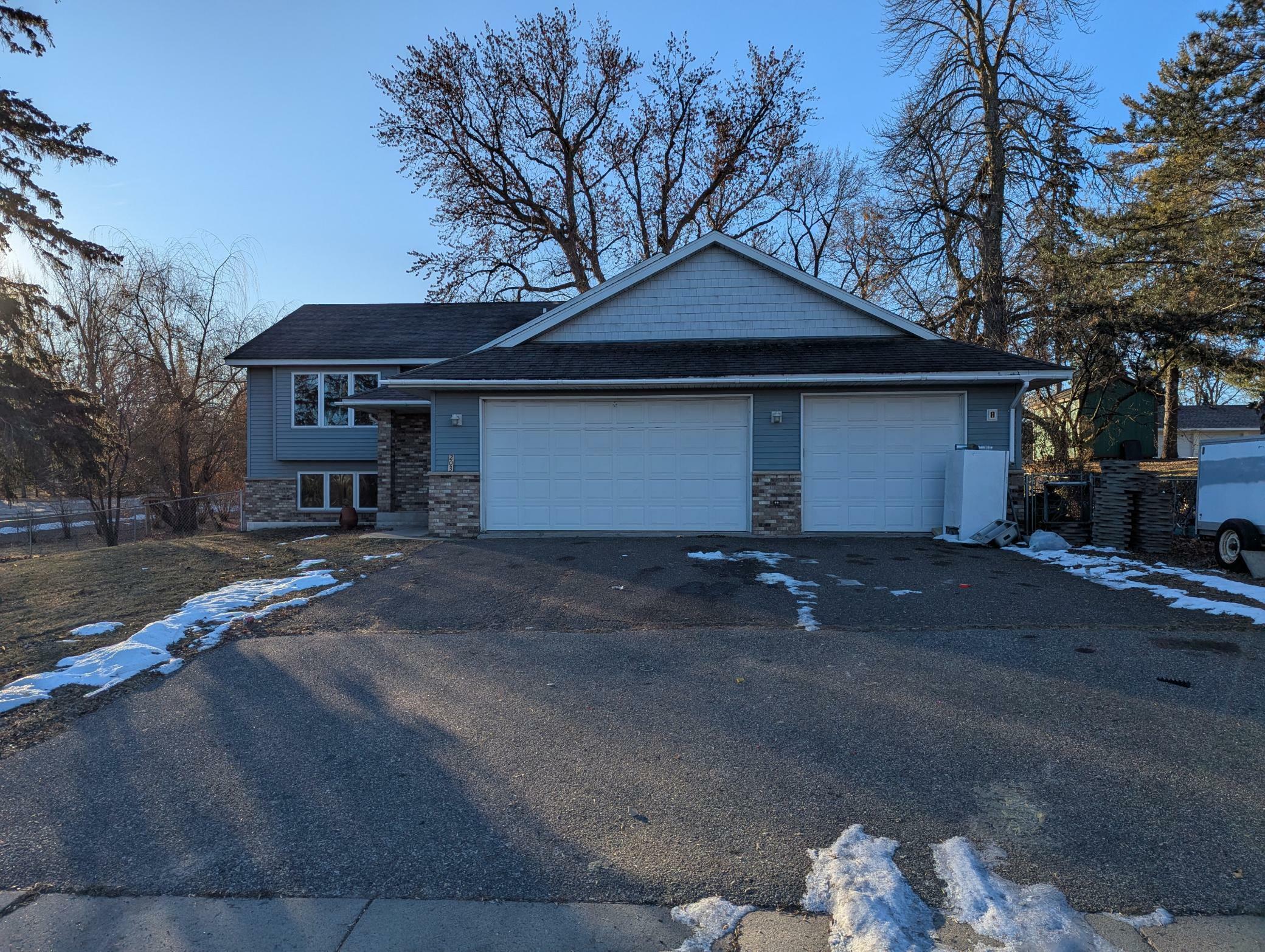 Property Photo:  203 Maple Avenue  MN 55390 