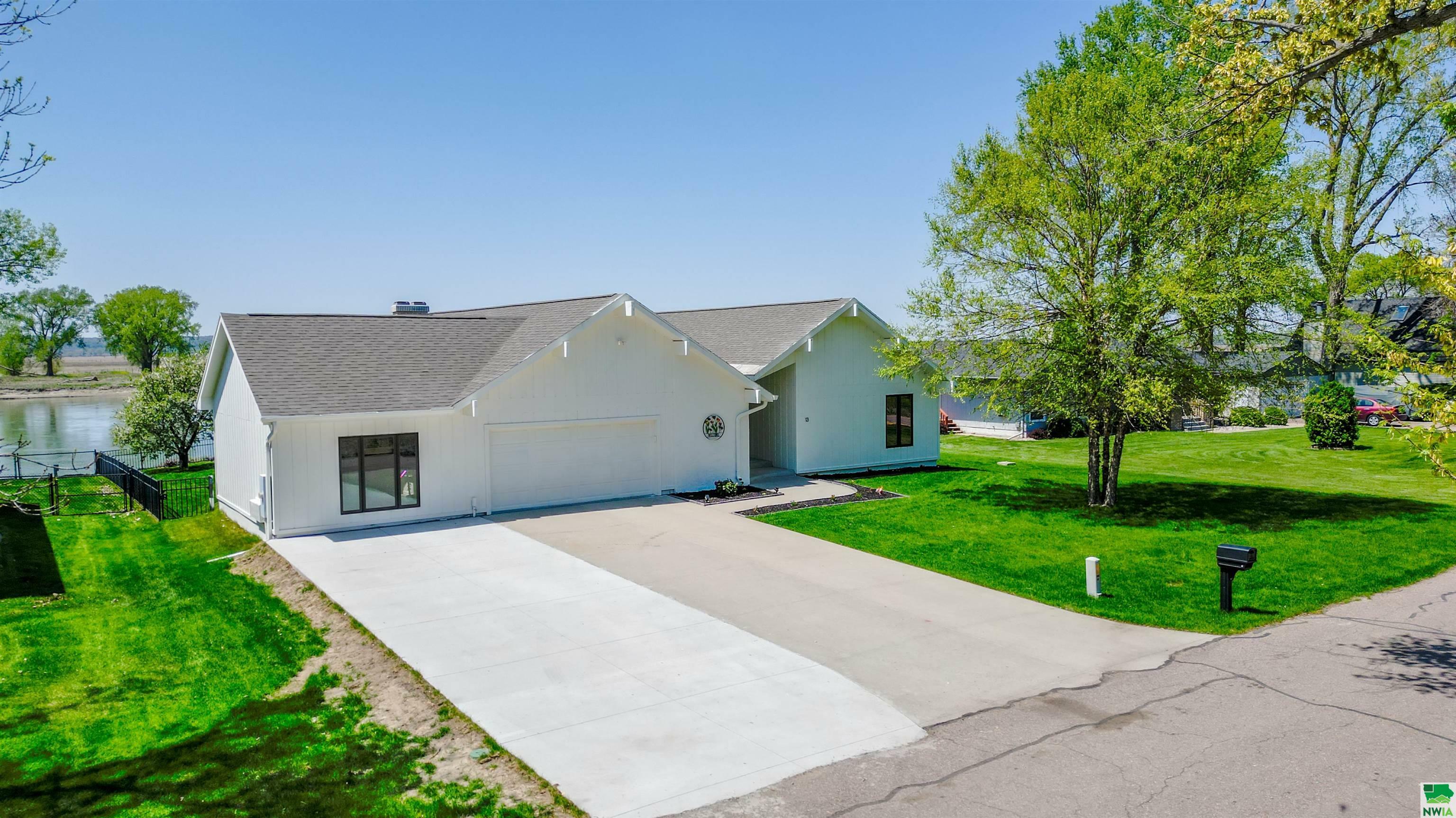 Property Photo: 13 Edgewater Lane SD 57049