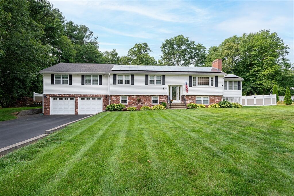 Property Photo: 6 Montclair Cir MA 01821