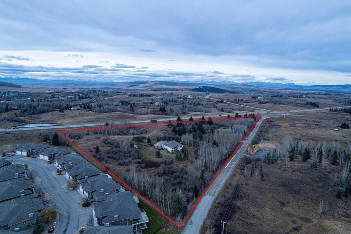 Property Photo:  42085 River Heights Lane  AB T4C 2A4 